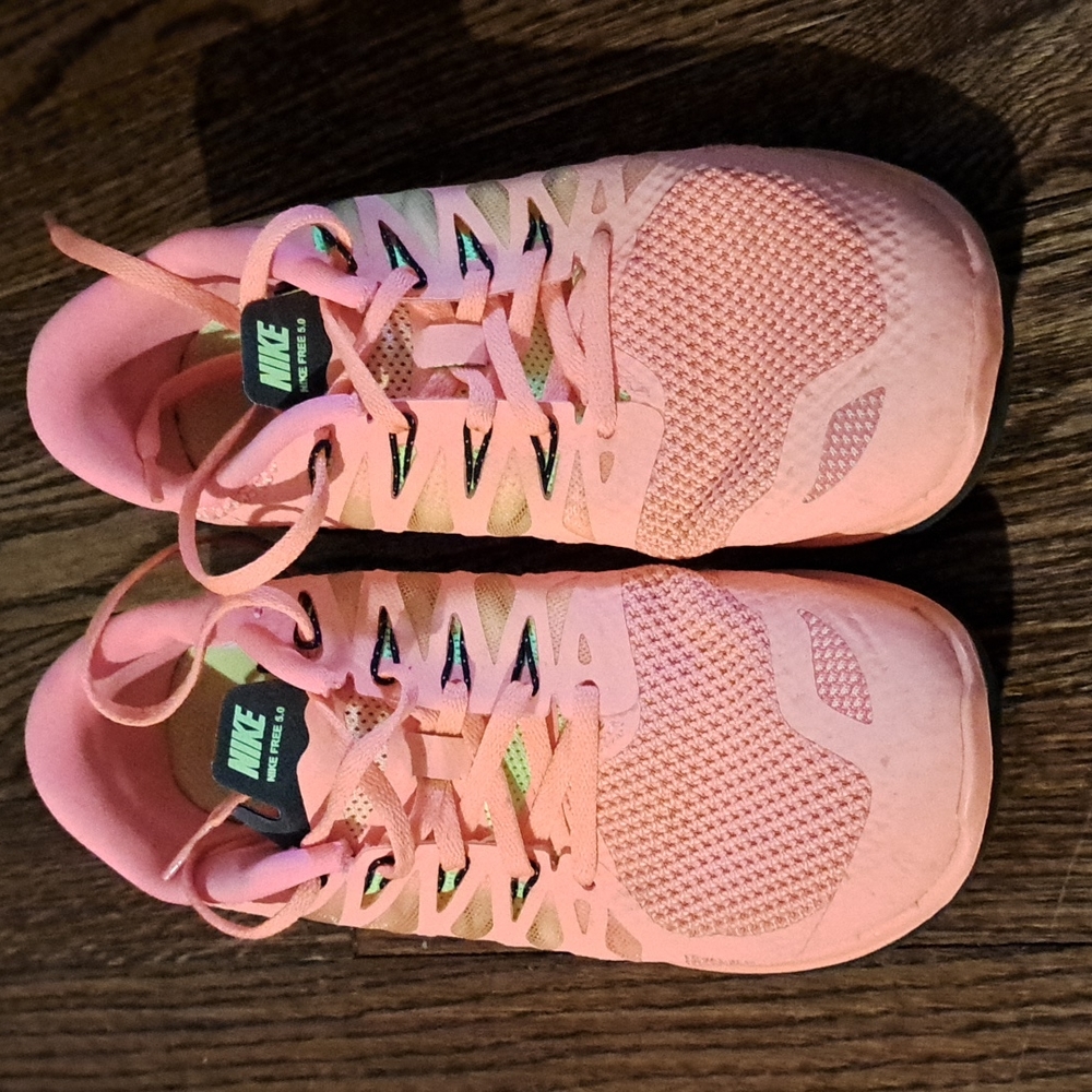 Nike free 5.0 women's 8 athletic, running, pink black hi-viz